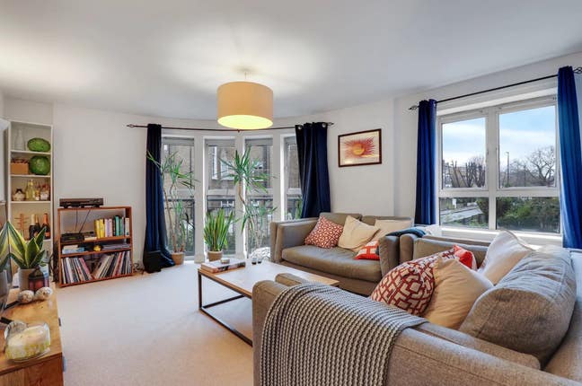Spacious Double Room in 2-Bed Brixton Flat Main Photo