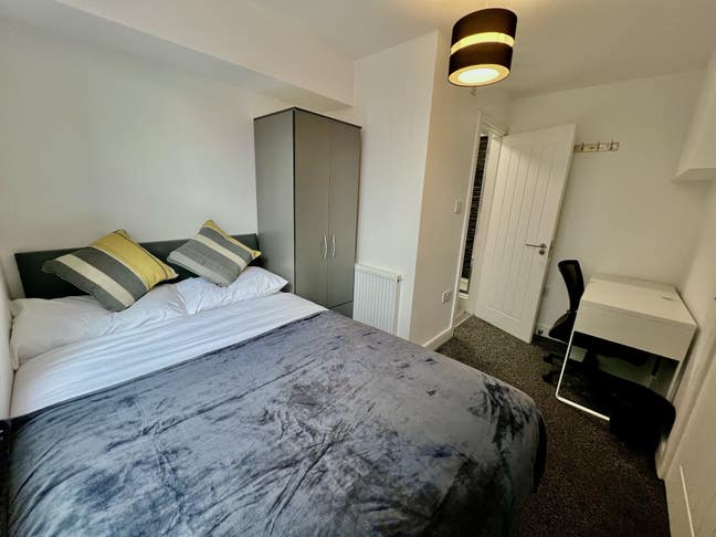 🏡 Stylish En-Suite Rooms for Professionals –CV1 Main Photo