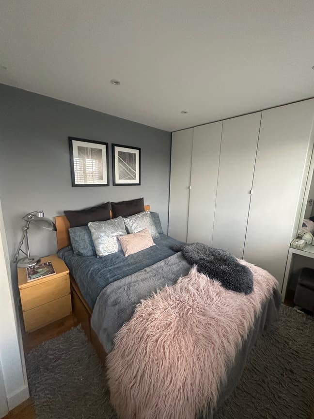 Modern & double bedroom in home   Main Photo