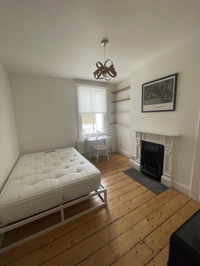 Furnished rooms  x2 in Queens Park  Main Photo