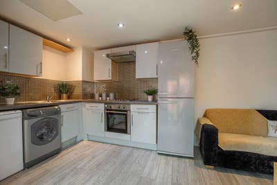 Mordern & Spacious City Centre Ensuite  Main Photo