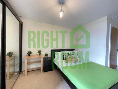 3 Bed - South Quay - Close to Dlr Amazing Main Photo