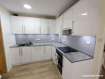 Bright Double Room-5 mins from Portslade station Main Photo