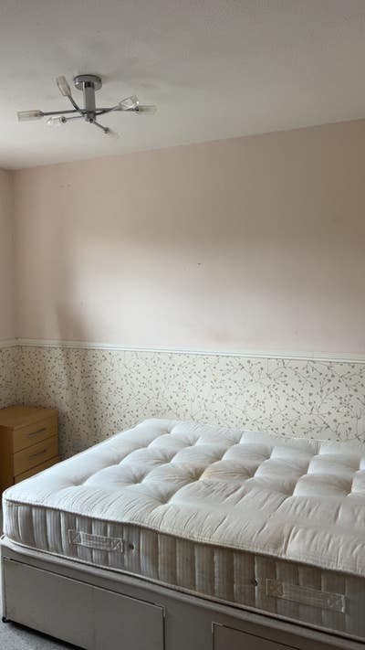 Spacious double room Ad  Main Photo