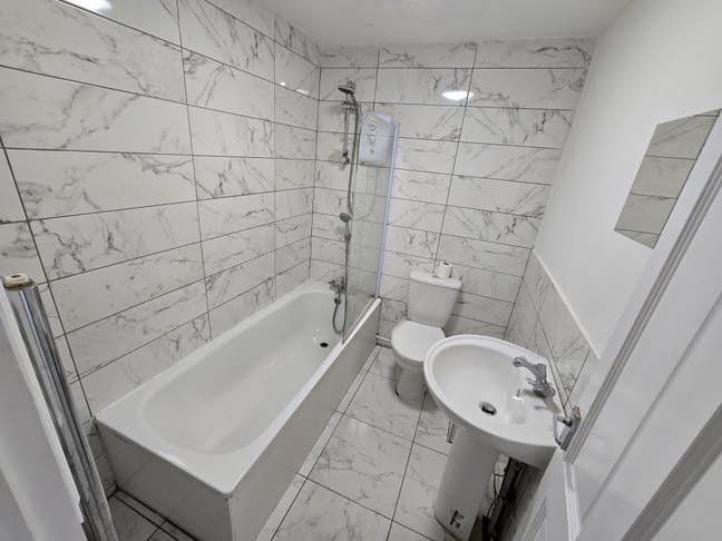 Newly refurbished, luxury bedrooms! Prime location Main Photo