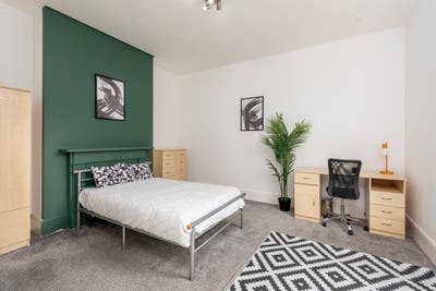 📍 Large Rooms – All Bills Included 📍  Main Photo