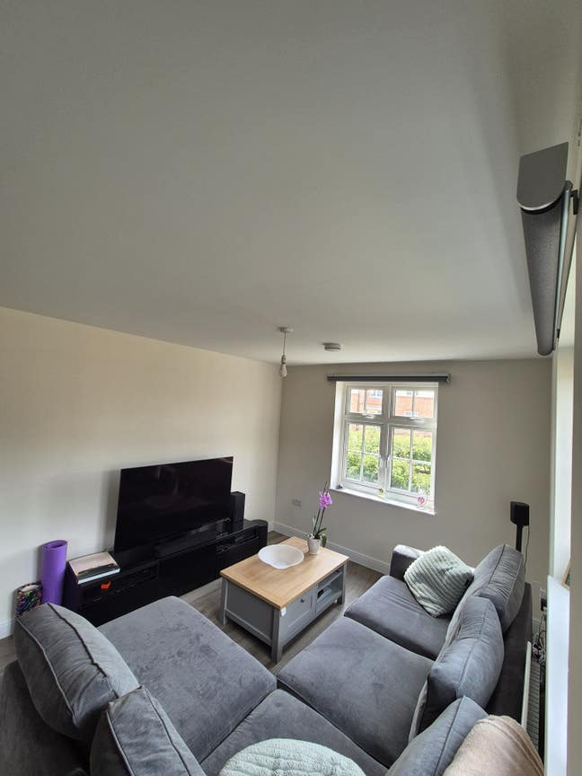 Double room - 5 Minutes from Rolls Royce & Chi Main Photo