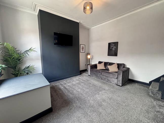 3 Bedroom 3 Bathroom Property Available in LS13! Main Photo