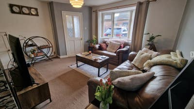 Double Room near excellent amenities with Parking Main Photo