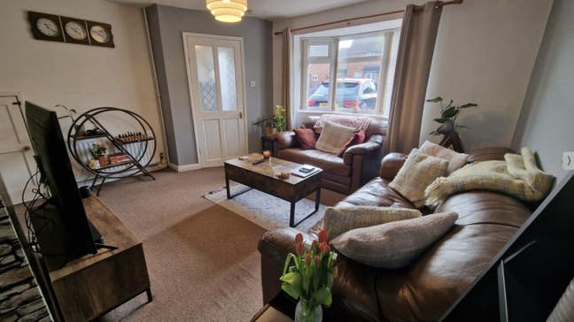 Double Room near excellent amenities with Parking Main Photo