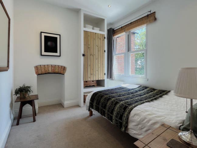 Double bedroom in light and spacious room  Main Photo