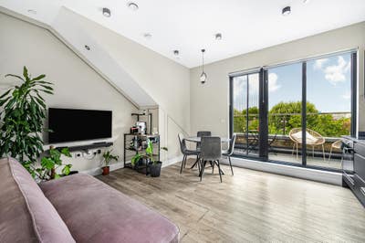 1 Bed Flat - Stunning Flat Available Now - Augus Main Photo