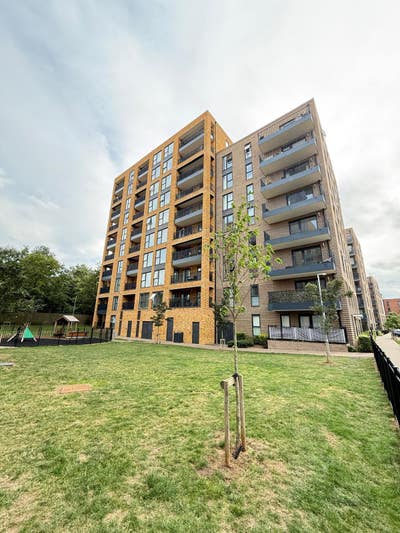 Modern 1 Bedroom Apartment with Full Furnishings | Main Photo