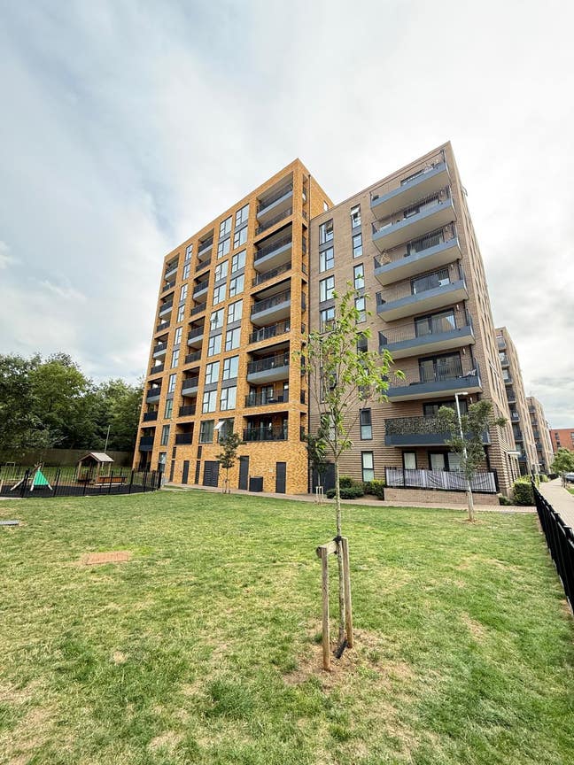 Modern 1 Bedroom Apartment with Full Furnishings | Main Photo