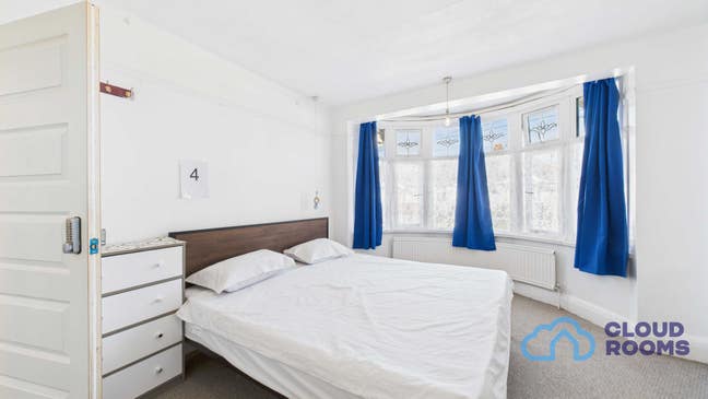 🔥SPACIOUS Couple Room🔥Super Price 5mins to Stn🔥 Main Photo