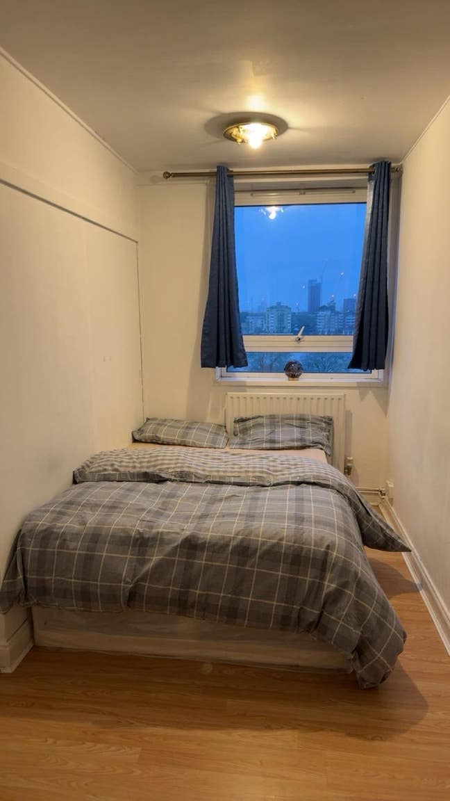 Double room sublet for month in riverside canary  Main Photo