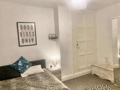 Large double room available sept friendly house! Main Photo