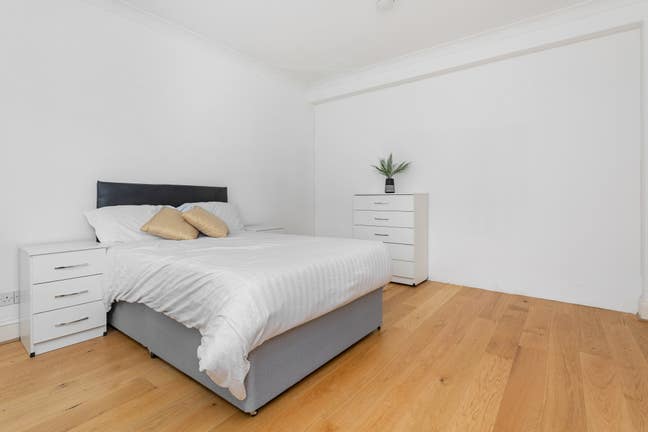** Cosey Double Room In Acton ** Main Photo