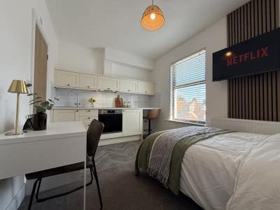 Professional Houseshare - Lodge Rd Main Photo