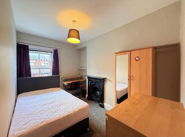 1 Bedroom (double bed) 4 bed house Private Accom Main Photo