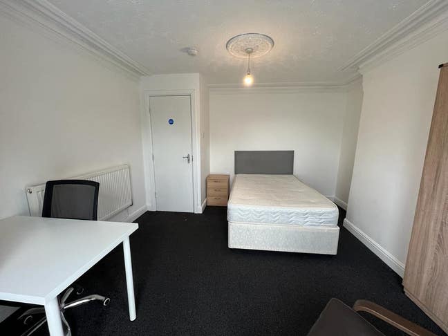 **UC/DSS OVER 35's Accommodation. Move in for £0** Main Photo