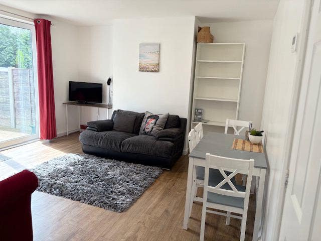 4 Bed House Near Salford Royal Hospital Main Photo