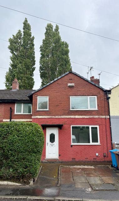 4 Bed House Near Salford Royal Hospital Main Photo