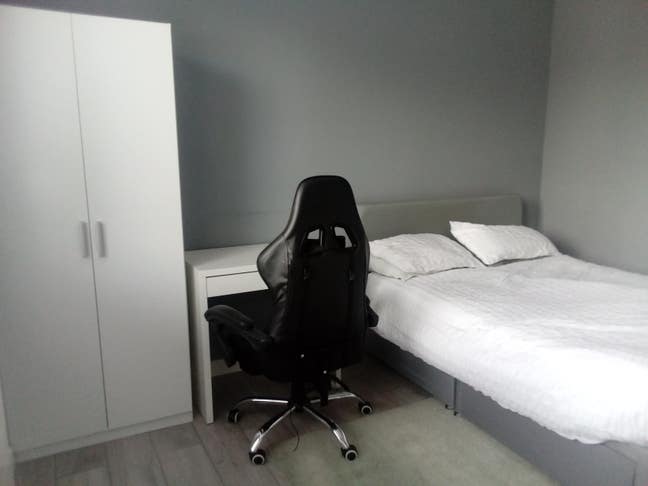 Double room own bathroom and parking  Main Photo