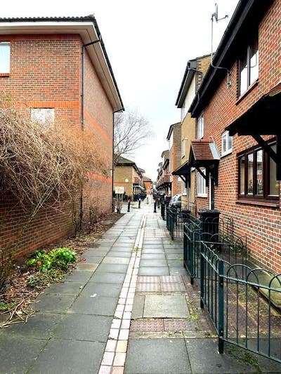 5 Bedroom Terrace Property in Desirable Catchment Main Photo