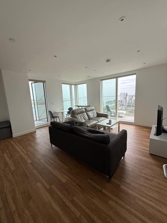Medway river view Double Bed Room Main Photo