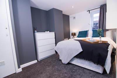 **Gorgeous All Girls House with Double Available Main Photo