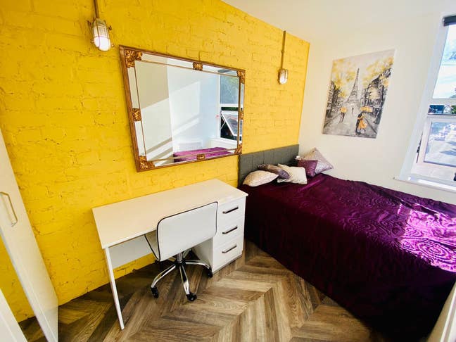 *** Reduced Double  12 Bed Fallowfield House**** Main Photo