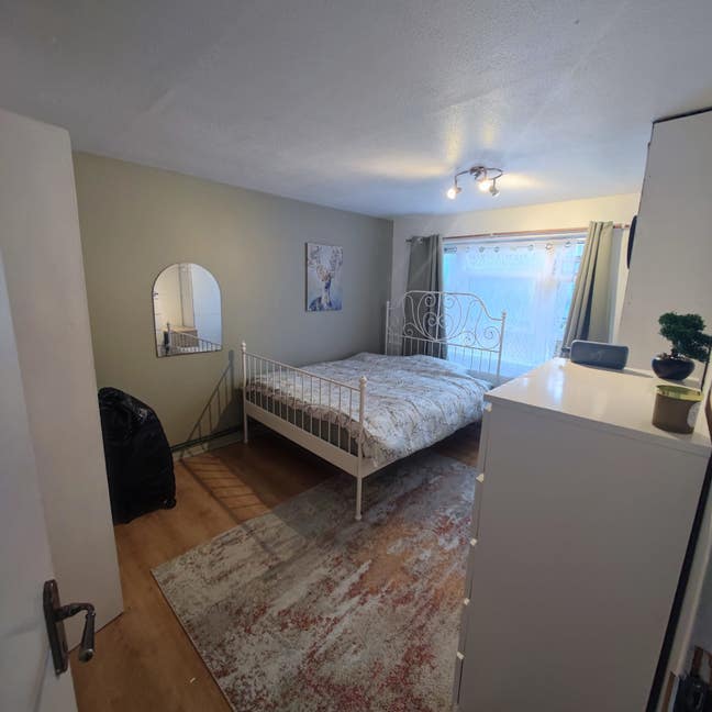 Large Double Room Near Elephant & Castle Zone 1/2 Main Photo