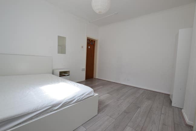 Ensuite Avaiable In MIle End & Canary Wharf Stn! Main Photo