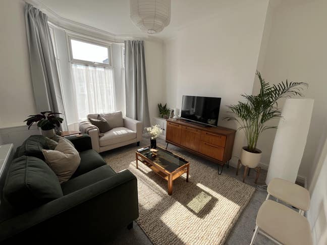 Room in cosy Wavertree terrace house Main Photo