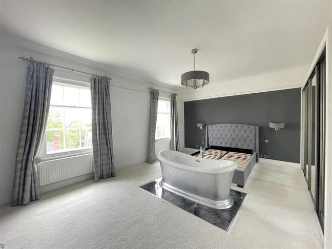Stunning En Suite Room Overlooking Park Estate Main Photo