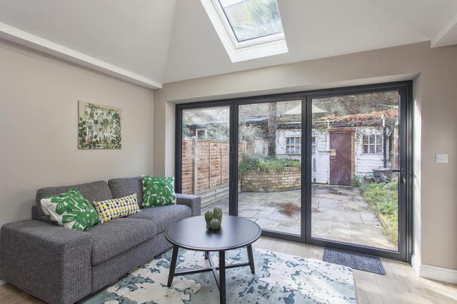 Brand New Sleek Room w Private Bathroom Avbl Now!  Main Photo