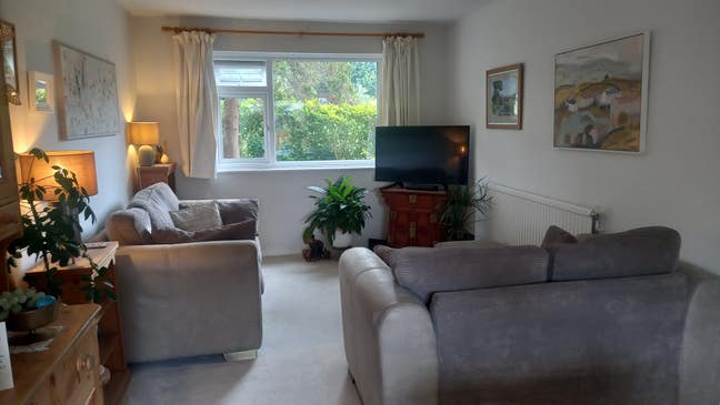 Double room in 3 bedroom house with parking Main Photo