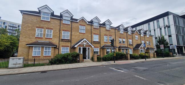 🏡1-Bedroom Ground Floor Flat in Enfield Town! Main Photo