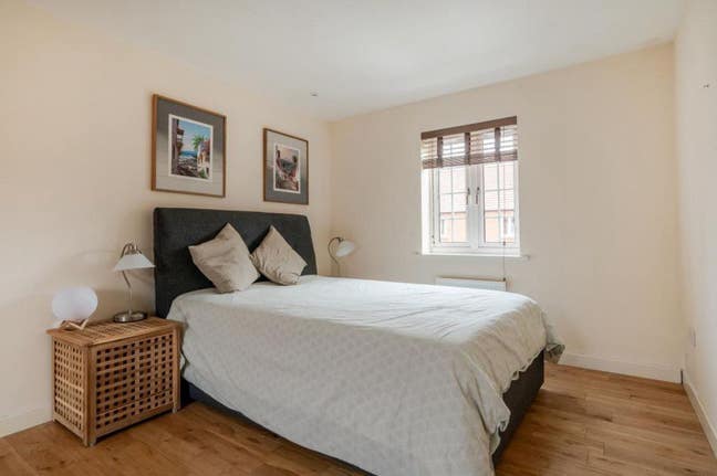 Large room in a home close to Bicester Village Main Photo