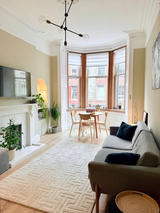 Trendy & traditional flat - central location Main Photo