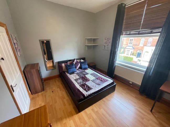 Spacious Double Room in 4 bedroom flat - inclusive Main Photo