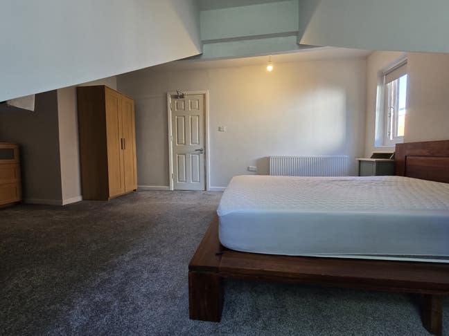 Looking for a modern, fun relaxing home?? Join us! Main Photo