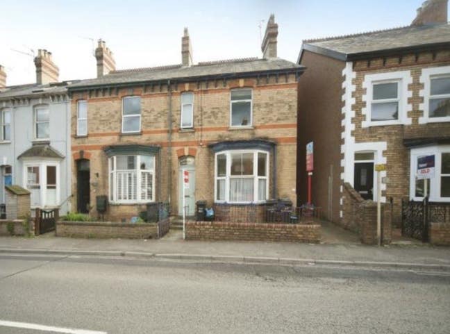 2 Bedroom Flat Close to Town  Main Photo