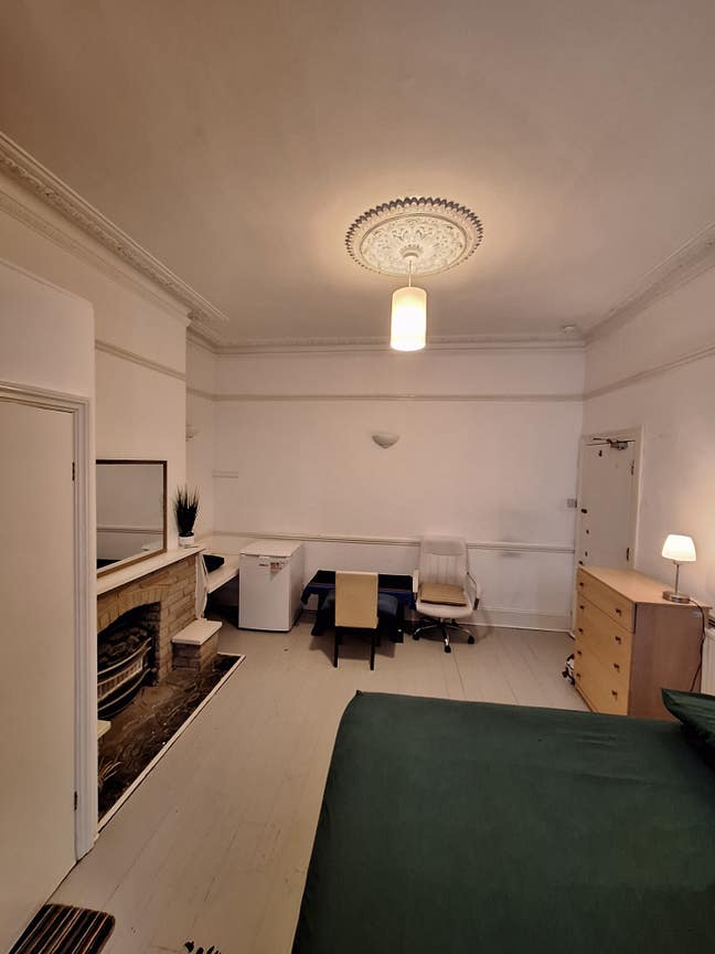 Massive double rooms En suite £1050. 2nd Room £850 Main Photo