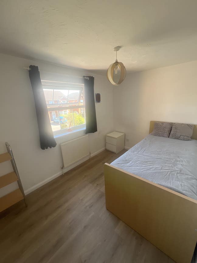Available - Room to Rent - All Bills Included Main Photo