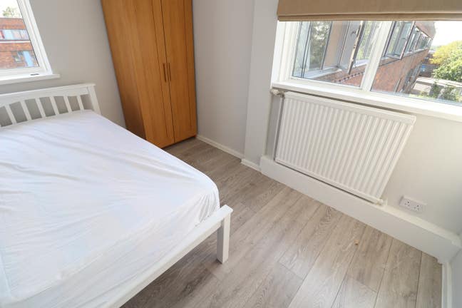 Double Room in Ealing Next to Elizabeth Line Main Photo