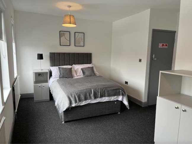 🚨Modern En Suite Room Ideal for Rolls Royce🚨 Main Photo