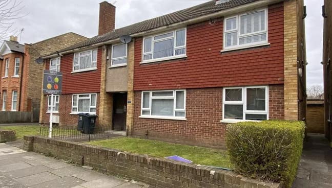 1 Month Room Available in Wimbeldon  Main Photo