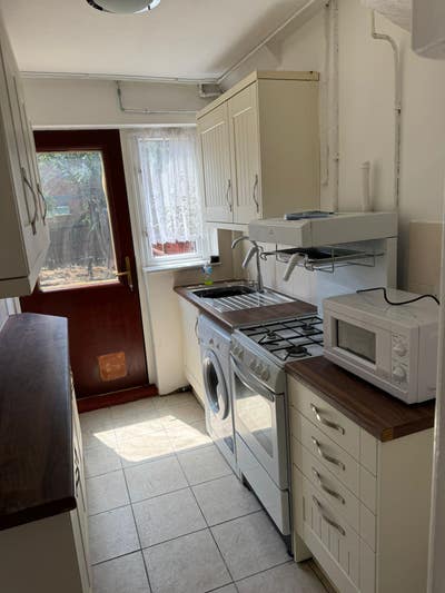 Two Rooms Available in Three Bedroom House -RM9 Main Photo